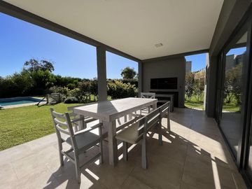 Casa en  Venta - Barrio Golf II Lote 416 de Costa Esmeralda - Fondo a la cancha de golf