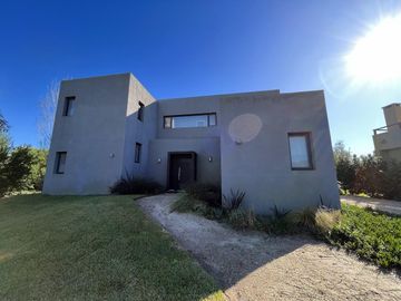 Casa en  Venta - Barrio Golf II Lote 416 de Costa Esmeralda - Fondo a la cancha de golf