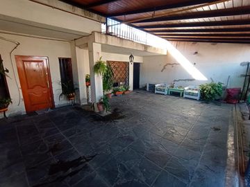 Venta - Casa 3 Dormitorios     Depto - B° Alto Alberdi
