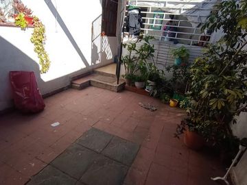 Venta - Casa 3 Dormitorios     Depto - B° Alto Alberdi