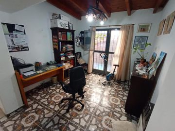Venta - Casa 3 Dormitorios     Depto - B° Alto Alberdi