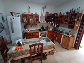 Venta - Casa 3 Dormitorios     Depto - B° Alto Alberdi