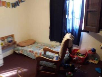 CHALET 3 AMBIENTES Y PARQUE EN MONTE GRANDE ZONA RESIDENCIAL