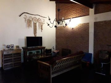 CHALET 3 AMBIENTES Y PARQUE EN MONTE GRANDE ZONA RESIDENCIAL