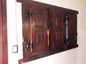 CHALET 3 AMBIENTES Y PARQUE EN MONTE GRANDE ZONA RESIDENCIAL