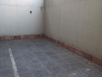 Venta Monoambiente  Primer Piso, con cochera descubierta en Morón  Centro, Moron Norte.-