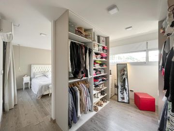 Casa Tres Dormitorios con Cochera, Jardin y Pileta en Alberdi