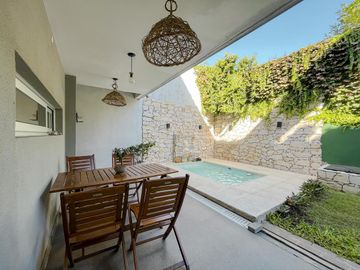 Casa Tres Dormitorios con Cochera, Jardin y Pileta en Alberdi
