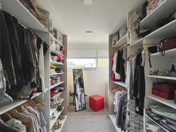 Casa Tres Dormitorios con Cochera, Jardin y Pileta en Alberdi