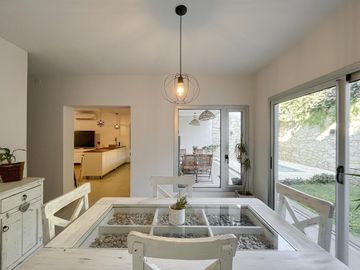 Casa Tres Dormitorios con Cochera, Jardin y Pileta en Alberdi