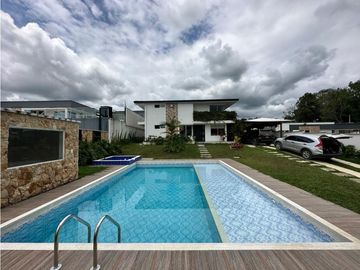 Venta de Exclusiva Casa Campestre en CantaClaro