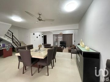 CASA EN VENTA PARA RESIDENCIA U OFICINAS