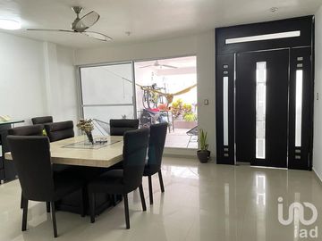 CASA EN VENTA PARA RESIDENCIA U OFICINAS