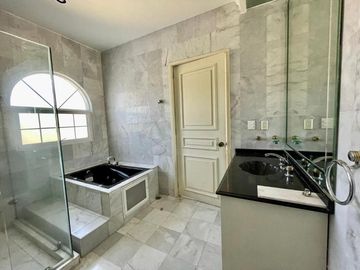VENDO RESIDENCIA EN BOSQUE DE LAS LOMAS, CUAJIMALPA