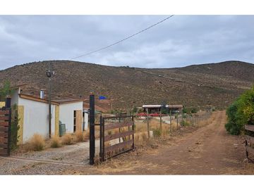 Gran Casa con Local Comercial en Andacollo.