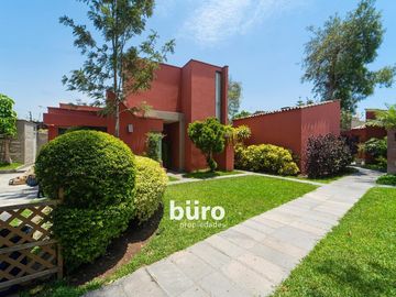 PRECIOSA CASA EN VENTA EN LA MOLINA EN CONDOMINIO PISCINA JARDIN 5 DORMITORIOS