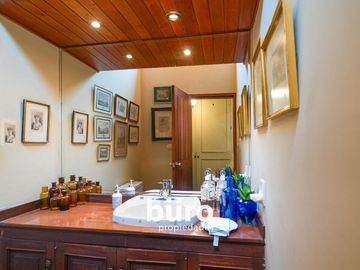 PRECIOSA CASA EN VENTA EN LA MOLINA EN CONDOMINIO PISCINA JARDIN 5 DORMITORIOS
