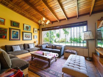 PRECIOSA CASA EN VENTA EN LA MOLINA EN CONDOMINIO PISCINA JARDIN 5 DORMITORIOS