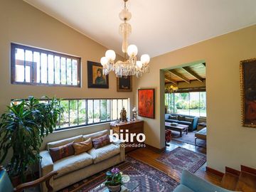 PRECIOSA CASA EN VENTA EN LA MOLINA EN CONDOMINIO PISCINA JARDIN 5 DORMITORIOS