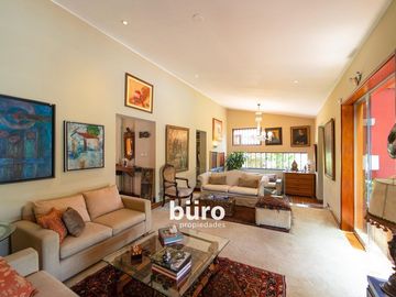 PRECIOSA CASA EN VENTA EN LA MOLINA EN CONDOMINIO PISCINA JARDIN 5 DORMITORIOS