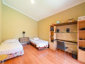 PRECIOSA CASA EN VENTA EN LA MOLINA EN CONDOMINIO PISCINA JARDIN 5 DORMITORIOS