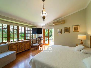 PRECIOSA CASA EN VENTA EN LA MOLINA EN CONDOMINIO PISCINA JARDIN 5 DORMITORIOS