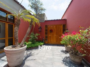 PRECIOSA CASA EN VENTA EN LA MOLINA EN CONDOMINIO PISCINA JARDIN 5 DORMITORIOS