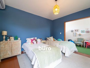 PRECIOSA CASA EN VENTA EN LA MOLINA EN CONDOMINIO PISCINA JARDIN 5 DORMITORIOS