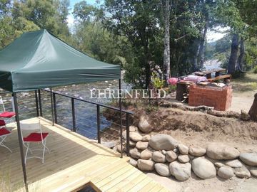 Panguipulli, Valdivia, Región de los Ríos. Casa con terraza a orilla del rí