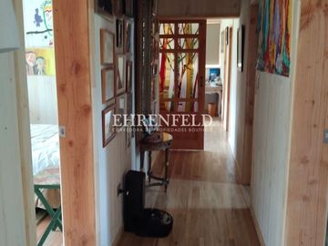 Panguipulli, Valdivia, Región de los Ríos. Casa con terraza a orilla del rí