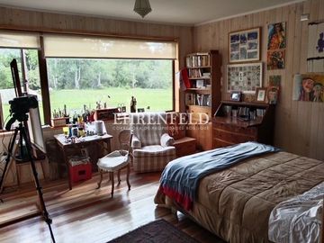 Panguipulli, Valdivia, Región de los Ríos. Casa con terraza a orilla del rí