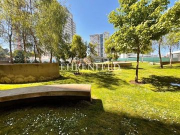 Bosques de Montemar, Concón. Departamento con amplio patio privado.