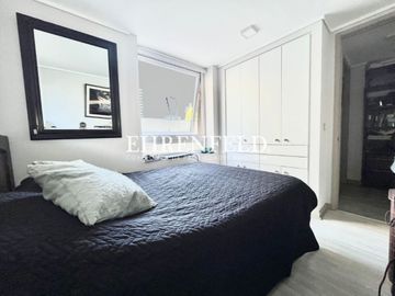 Bosques de Montemar, Concón. Departamento con amplio patio privado.