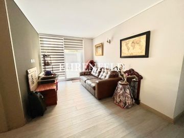 Bosques de Montemar, Concón. Departamento con amplio patio privado.