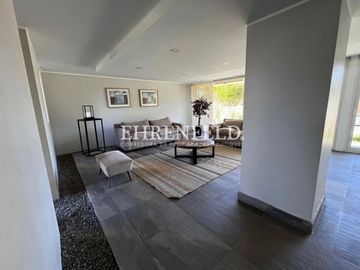 Bosques de Montemar, Concón. Departamento con amplio patio privado.
