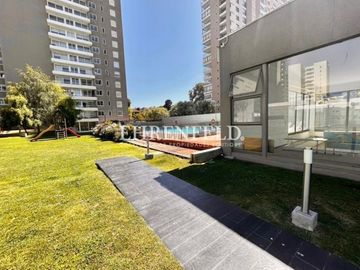 Bosques de Montemar, Concón. Departamento con amplio patio privado.