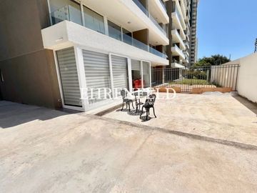 Bosques de Montemar, Concón. Departamento con amplio patio privado.