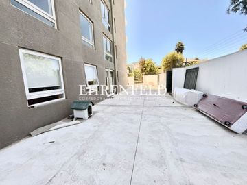 Bosques de Montemar, Concón. Departamento con amplio patio privado.
