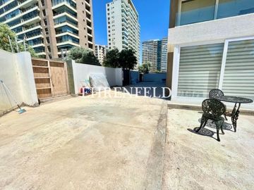 Bosques de Montemar, Concón. Departamento con amplio patio privado.