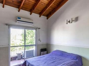 Duplex en Venta - 4 Dormitorios 2 Baños Cochera - 297 mts2 - Hurlingham, Buenos Aires