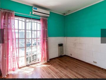 Duplex en Venta - 4 Dormitorios 2 Baños Cochera - 297 mts2 - Hurlingham, Buenos Aires