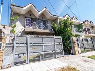 Duplex en Venta - 4 Dormitorios 2 Baños Cochera - 297 mts2 - Hurlingham, Buenos Aires
