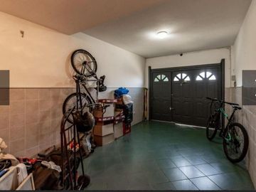 Duplex en Venta - 4 Dormitorios 2 Baños Cochera - 297 mts2 - Hurlingham, Buenos Aires
