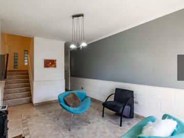 Duplex en Venta - 4 Dormitorios 2 Baños Cochera - 297 mts2 - Hurlingham, Buenos Aires
