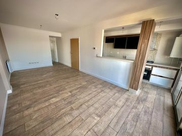 Venta semipiso 2 ambientes con cochera a estrenar Plaza Mitre.