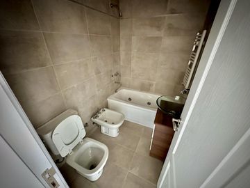 Venta semipiso 2 ambientes con cochera a estrenar Plaza Mitre.
