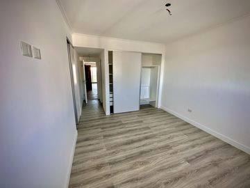 Venta semipiso 2 ambientes con cochera a estrenar Plaza Mitre.