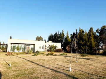 Casa en venta - 2 Dormitorios 2 Baños - Cochera - Chacras de Uribelarrea, Uribelarrea, Cañuelas.