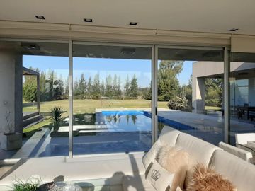 Casa en venta - 2 Dormitorios 2 Baños - Cochera - Chacras de Uribelarrea, Uribelarrea, Cañuelas.