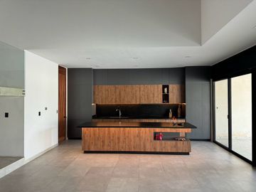 VENTA DE RESIDENCIA EN NORTE MERIDA, KOMCHEN, YUC